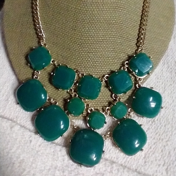 Vintage Jewelry - Huge green goldtone runway statement chain necklace
